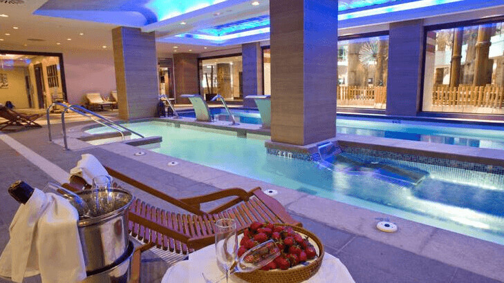 Holiday World Polynesia Hotel